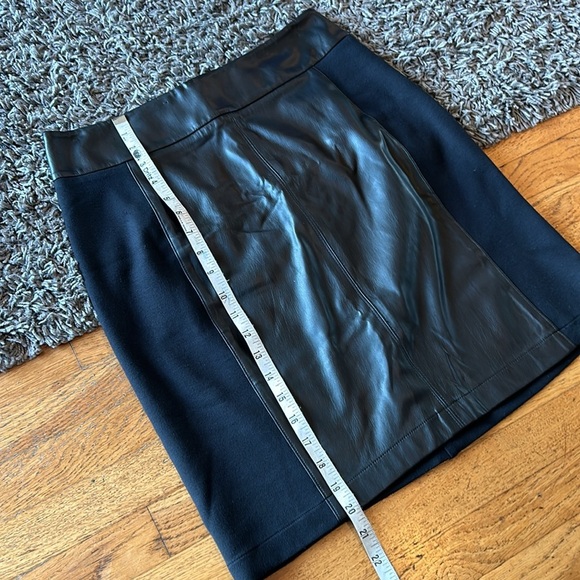 Cabi Miranda Skirt Womens 6 Black Straight Faux Leather Style #3754 - Picture 3 of 10